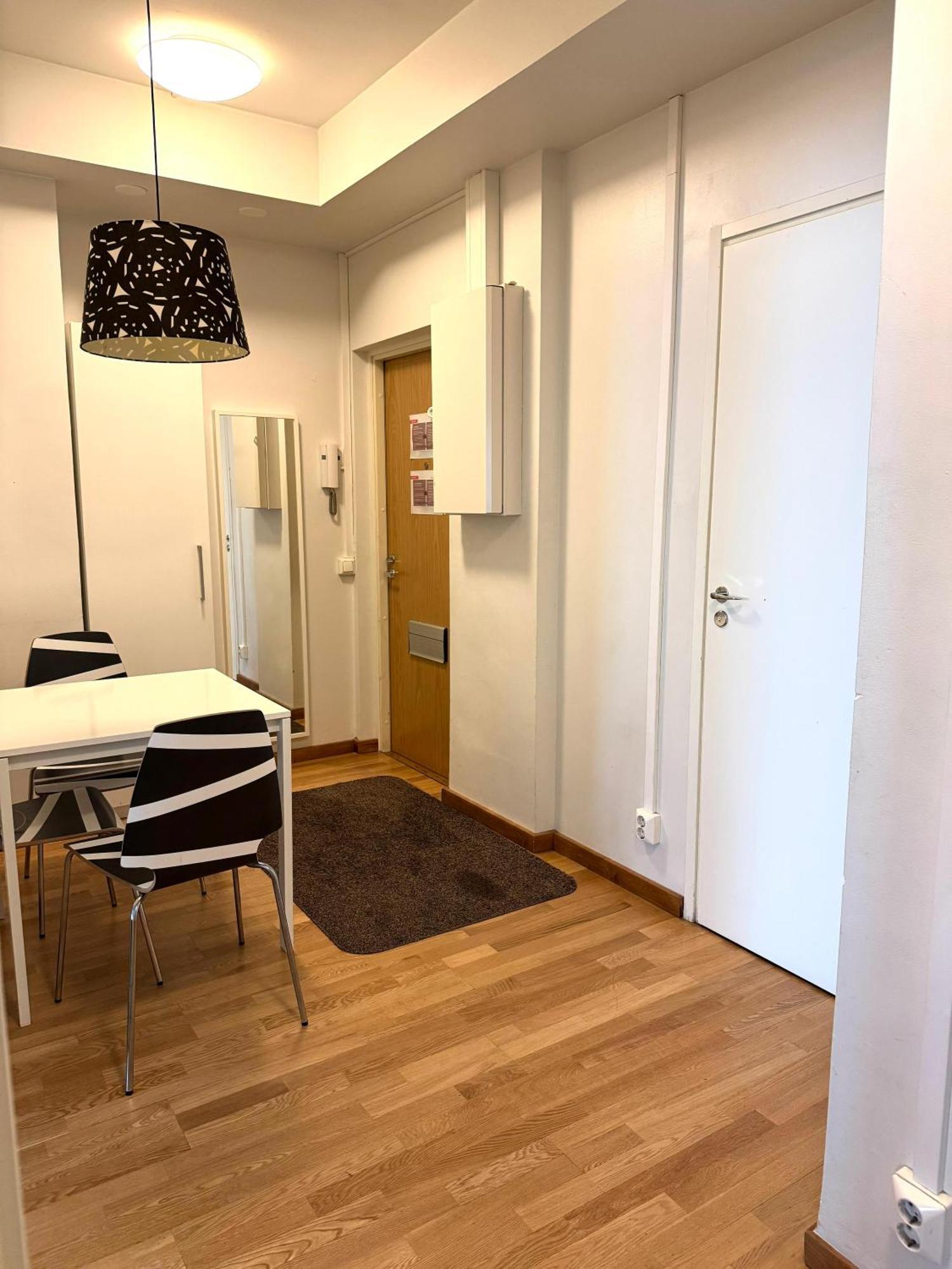 Kotimaailma Apartments Kamppi - 2Br In The City Center With Code Lock Helsinki Exterior foto