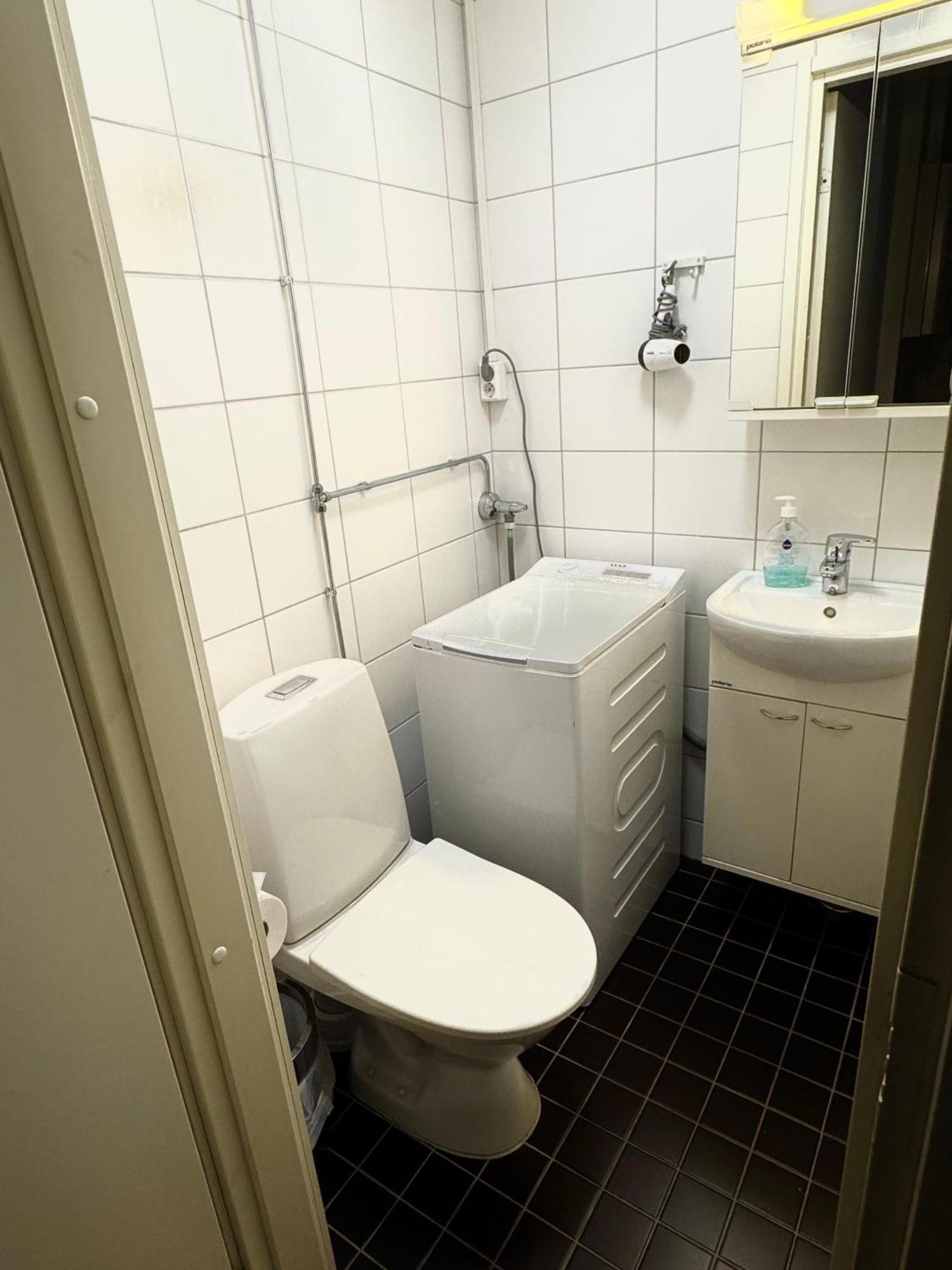 Kotimaailma Apartments Kamppi - 2Br In The City Center With Code Lock Helsinki Exterior foto